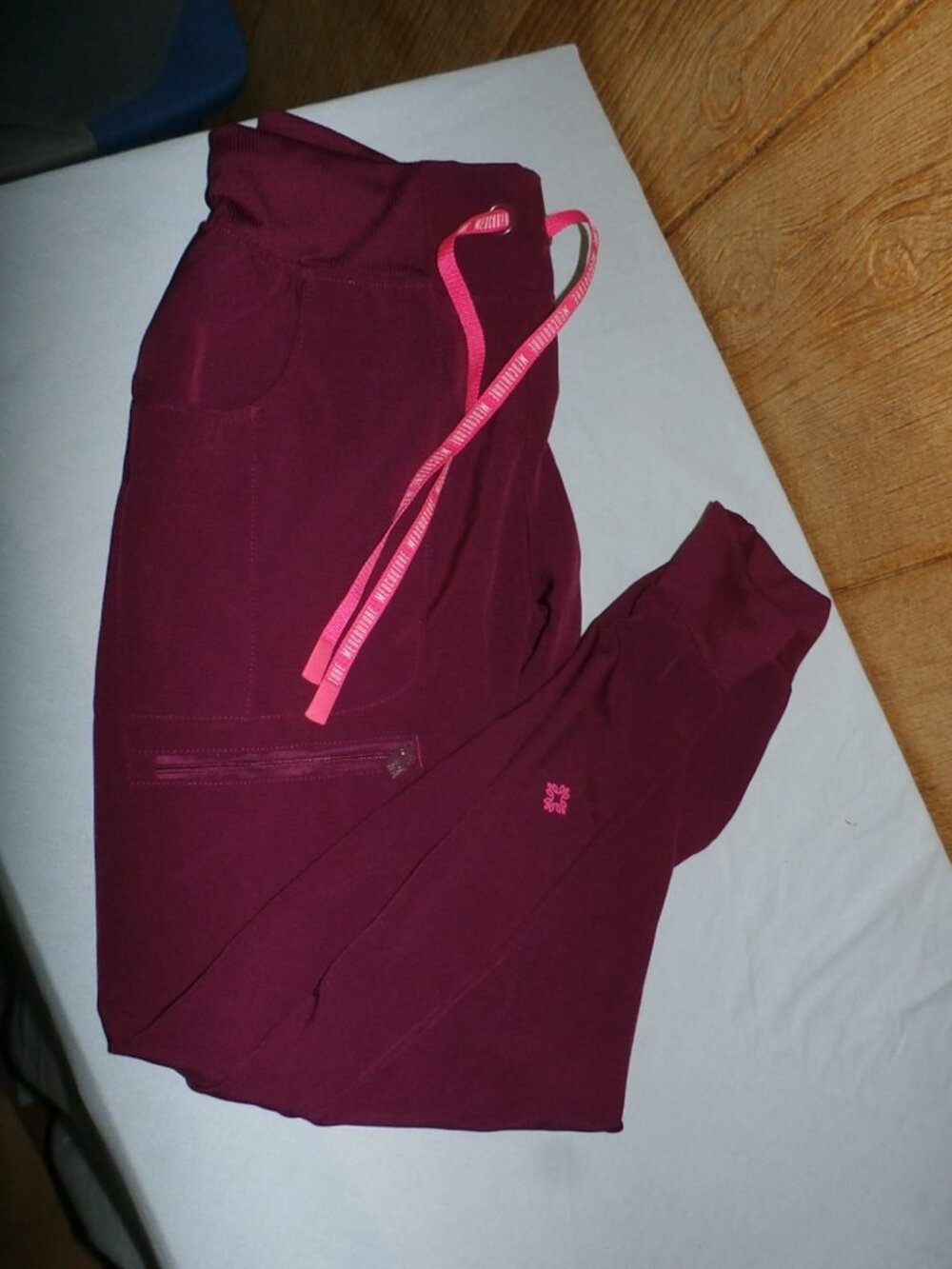 NEW Med Couture AMP Scrub Jogger Pant MC102 Size XS WINH - Whine